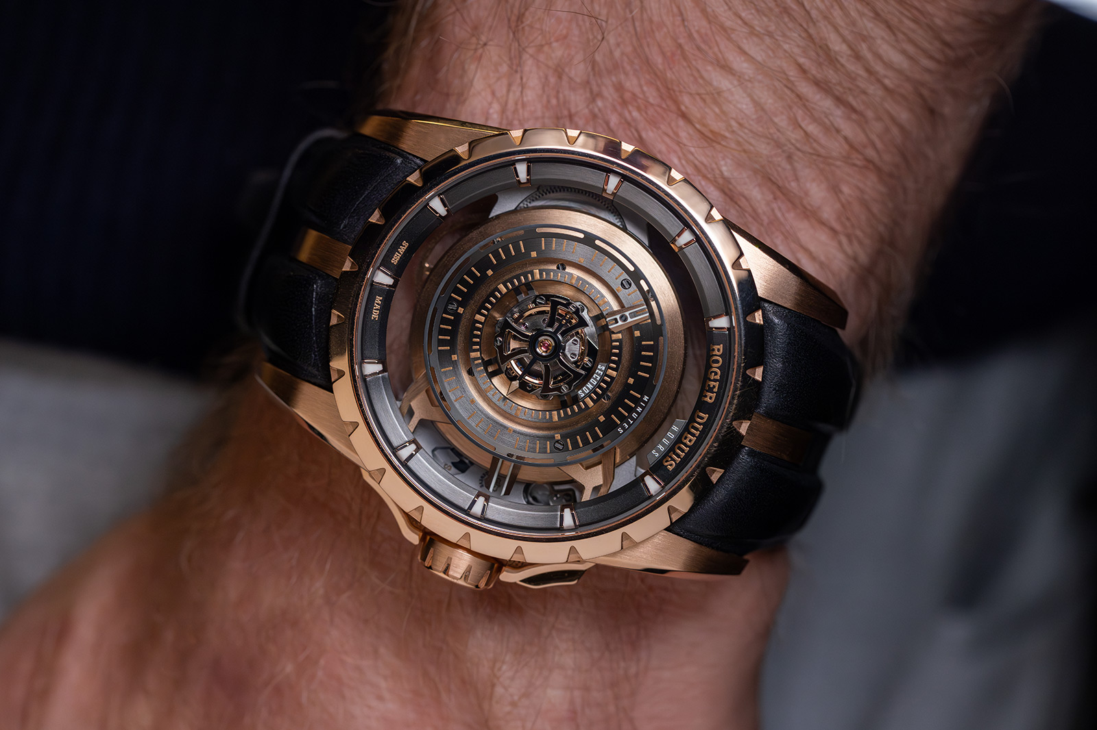 Roger Dubuis Orbis in Machina Central Monotourbillon Watch Review